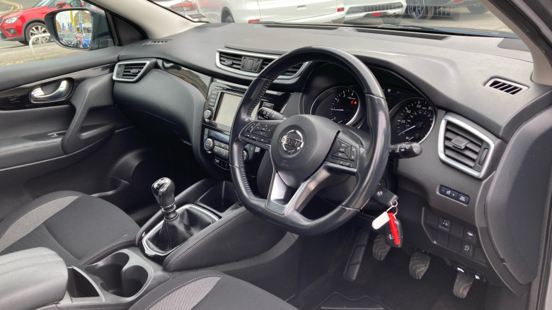 Nissan Qashqai 1.3 DiG-T Acenta Premium 5dr Petrol Hatchback